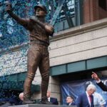 going-batty:-ichiro-statue-breaks-during-unveiling
