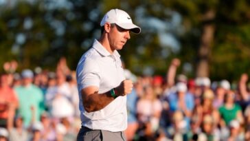 mcilroy-is-all-alone-through-36-holes;-can-anyone-catch-him?