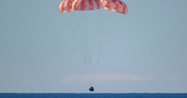breaking:-nasa,-navy-personnel-rush-to-recover-artemis-ii-astronauts-after-pacific-ocean-landing