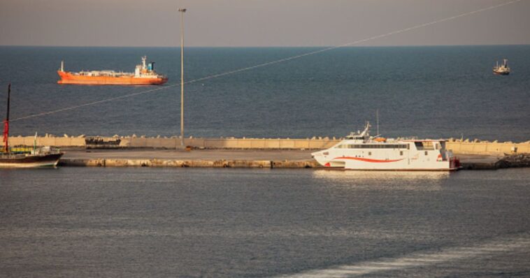 iran-partially-opens-strait-of-hormuz,-but-admits-to-placing-naval-mines