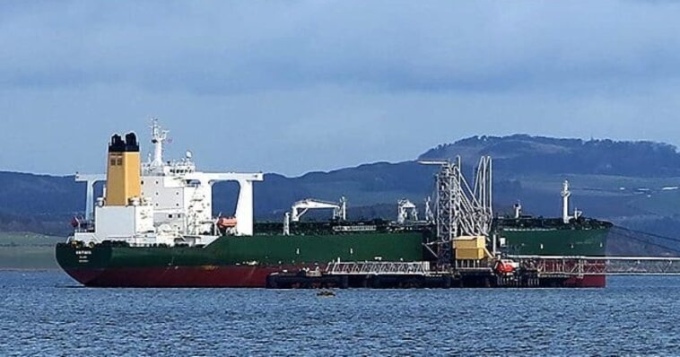 empty-oil-tankers-are-racing-to-the-us-for-oil