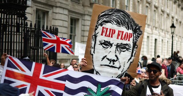 uk-shelves-handover-of-chagos-islands-following-criticism-from-trump