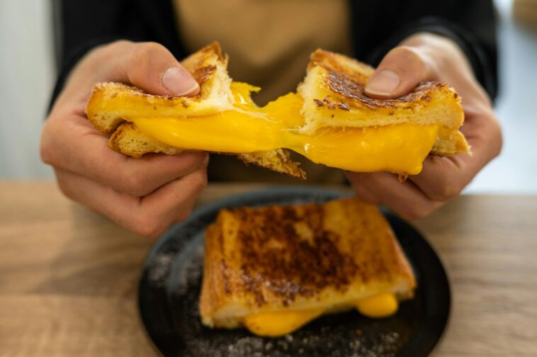 national-grilled-cheese-day-recipes-to-nail-that-epic-cheese-pull