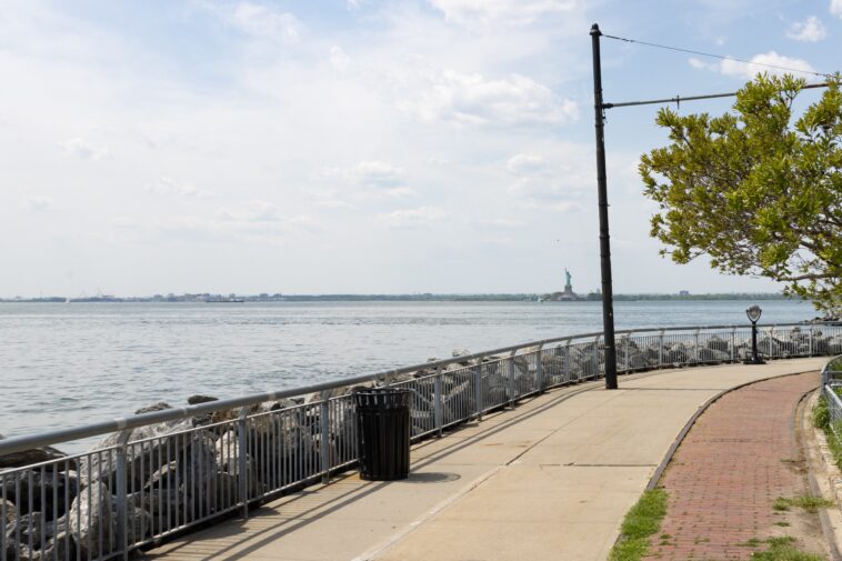 woman’s-body-found-floating-off-nyc-—-near-where-man’s-corpse-was-discovered-last-month