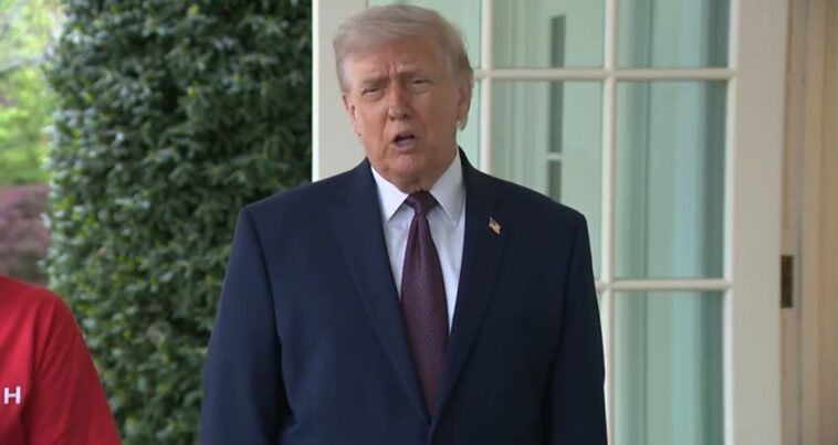 watch:-president-trump-makes-surprise-announcement-from-oval-office