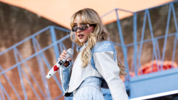 sabrina-carpenter-apologizes-after-backlash-for-calling-arabic-chant-‘weird’-during-coachella-set