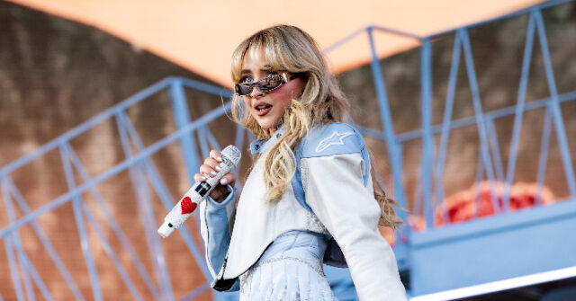 sabrina-carpenter-apologizes-after-backlash-for-calling-arabic-chant-‘weird’-during-coachella-set