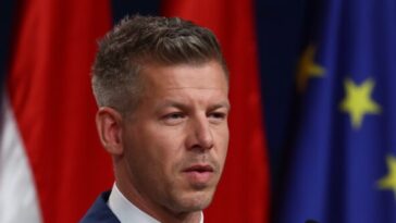 hungary-elections:-who-is-peter-magyar-and-why-are-obama-and-clinton-so-excited-about-him?