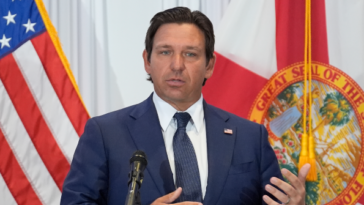 ron-desantis-signs-florida-law-requiring-driver’s-licenses-to-show-immigration-status-beginning-in-2027