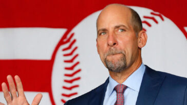 fans-not-okay-with-john-smoltz’s-‘ridiculous’-abs-take