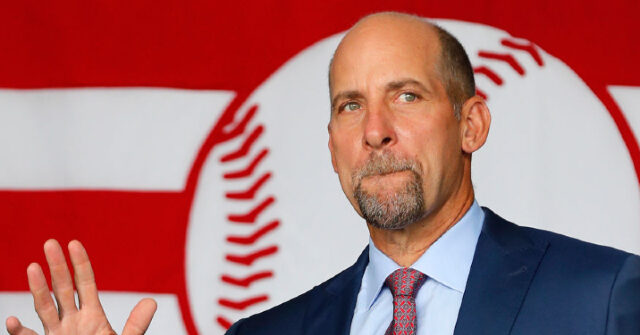 fans-not-okay-with-john-smoltz’s-‘ridiculous’-abs-take