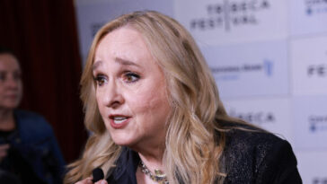 video:-rocker-melissa-etheridge-says-her-late-son-came-out-as-straight-at-11,-apologized-for-not-being-gay