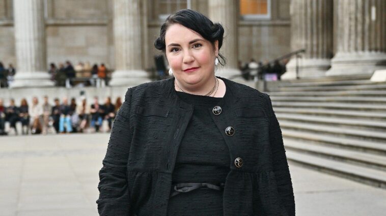 lena-dunham-says-her-dad-didn’t-want-to-be-seen-voting-with-her-in-obama-election