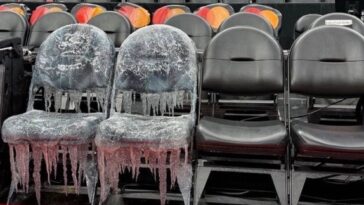 -‘drake’s-seats-froze’:-raptors-lean-into-buzz