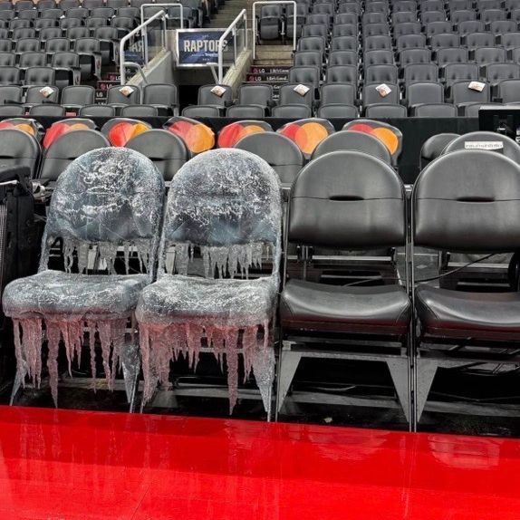 -‘drake’s-seats-froze’:-raptors-lean-into-buzz