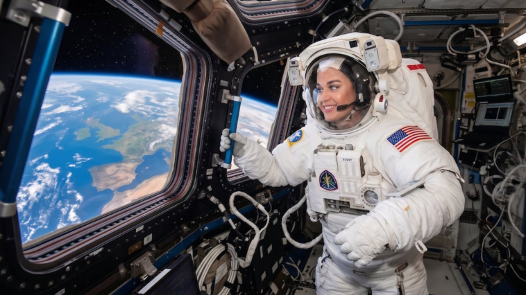 blue-origin-sent-celebs-up-for-minutes-they-came-back-with-astronaut-egos.