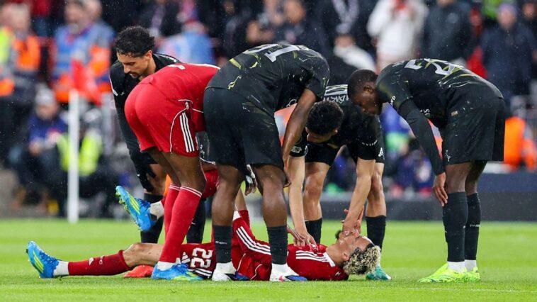 liverpool-fear-for-‘very-bad’-looking-ekitike-injury