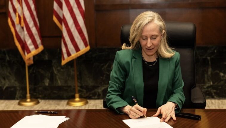 radical-democrat-virginia-governor-signs-away-the-commonwealth’s-electoral-votes-to-the-national-popular-vote-scam-–-democrats-one-step-closer-to-rigging-the-presidency-forever