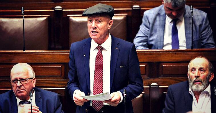 irish-government-survives-vote-of-no-confidence-over-handling-of-fuel-tax-protests,-but-minister-of-state-resigns,-accusing-the-coalition-of-losing-touch-with-the-people