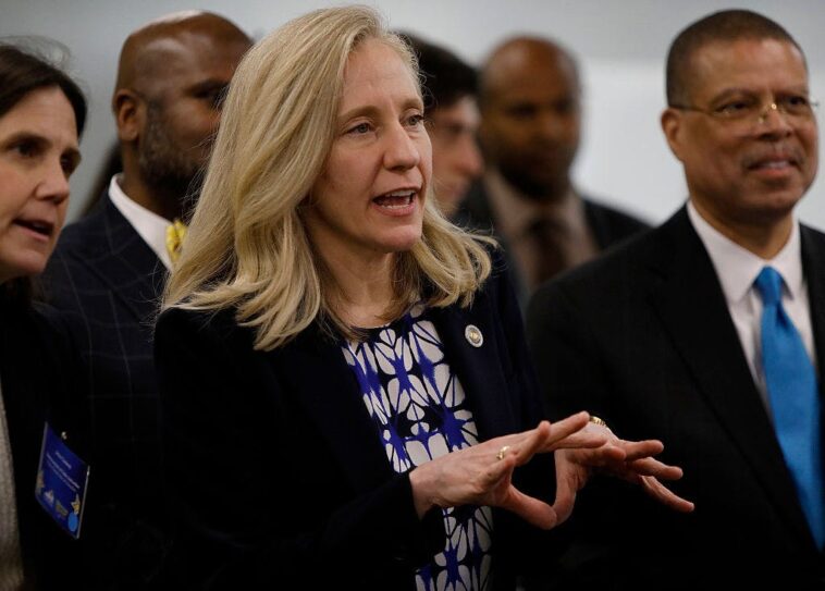 spanberger-pushes-nation-to-brink,-signs-law-rendering-state’s-votes-‘null-and-void’