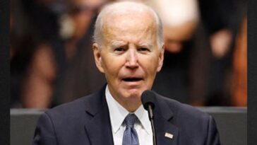 priceless-video:-joe-biden-just-dragged-a-black-man-on-stage-and-insisted-he-looked-like-obama-–-except-he-didn’t,-not-even-a-little