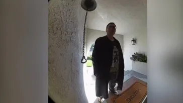 ‘i-will-f*cking-end-you’:-man-claiming-to-be-‘wizard-detective’-charged-in-bizarre-home-invasion