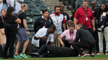 longtime-white-sox-anthem-singer-collapses-on-field,-taken-to-hospital-in-scary-scene