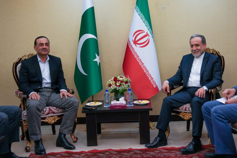 pakistani-army-chief-visits-tehran-in-bid-to-broker-renewed-talks-between-us-and-iran