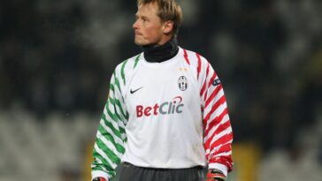 premier-league-winning-goalkeeper-alex-manninger-killed-in-car-accident