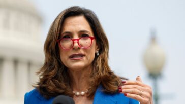 10-house-republicans-side-with-democrats-in-bid-to-block-trump-from-deporting-haitian-immigrants