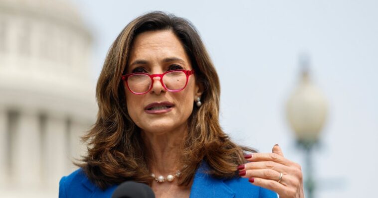 10-house-republicans-side-with-democrats-in-bid-to-block-trump-from-deporting-haitian-immigrants