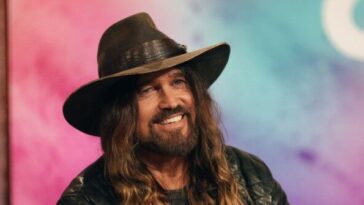 watch–billy-ray-cyrus-defends-trump:-leading-the-country-‘is-a-tough-job,’-‘i-pray-for-our-president’
