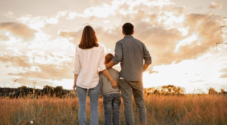 tennessee-governor-signs-nuclear-family-month-resolution-as-critics-push-back-on-exclusions