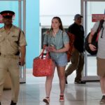daughter-of-missing-american-woman-touches-down-in-bahamas,-slams-stepdad-after-he-fled-amid-investigation