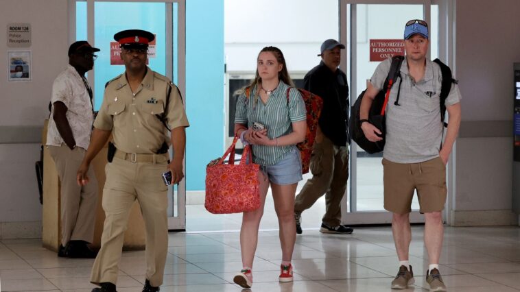 daughter-of-missing-american-woman-touches-down-in-bahamas,-slams-stepdad-after-he-fled-amid-investigation