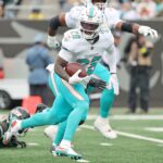 dolphins-front-office-takes-definitive-stance-on-de’von-achane-amid-trade-rumors