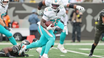 dolphins-front-office-takes-definitive-stance-on-de’von-achane-amid-trade-rumors