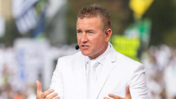 watch:-kirk-herbstreit,-danny-kanell-blast-youth-baseball-player-for-viral-home-run-celebration