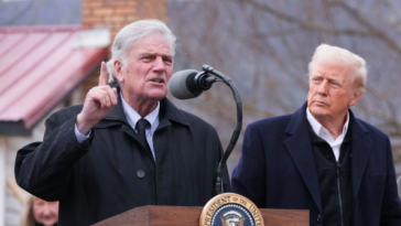 franklin-graham:-‘i-do-not-believe-president-trump-would-knowingly-depict-himself-as-jesus-christ’