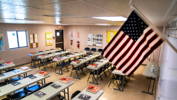 high-school-students-shown-inappropriate-images-in-teacher’s-slideshow-presentation