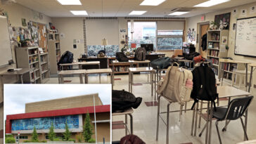 washington-state-teacher-flashed-topless-pics-to-class-full-of-students-during-powerpoint-presentation