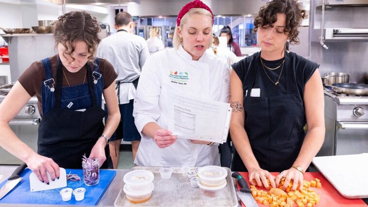 doctors-in-training-learn-cooking-skills-to-help-patients-amid-america’s-chronic-disease-crisis