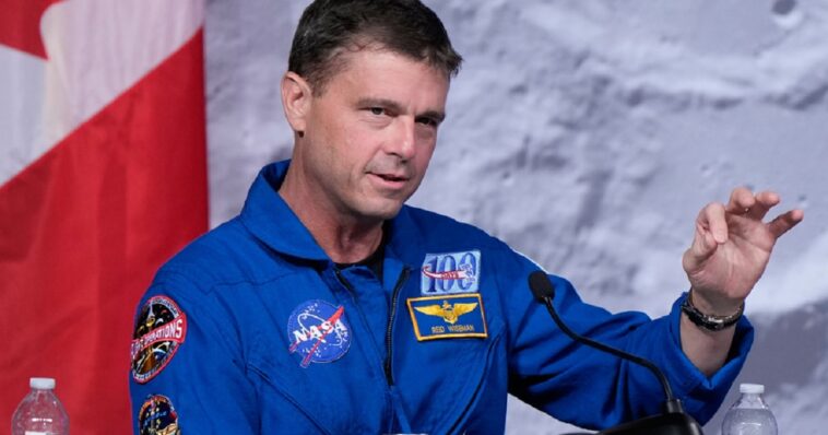 watch:-‘not-really-religious’-artemis-ii-cmdr.-reid-wiseman-broke-down-in-tears-after-flight-when-he-saw-the-cross-on-navy-chaplain’s-collar