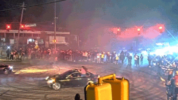 watch:-illegal-street-racing-‘takeover’-explodes-as-hundreds-swarm-streets-and-suspects-bolt