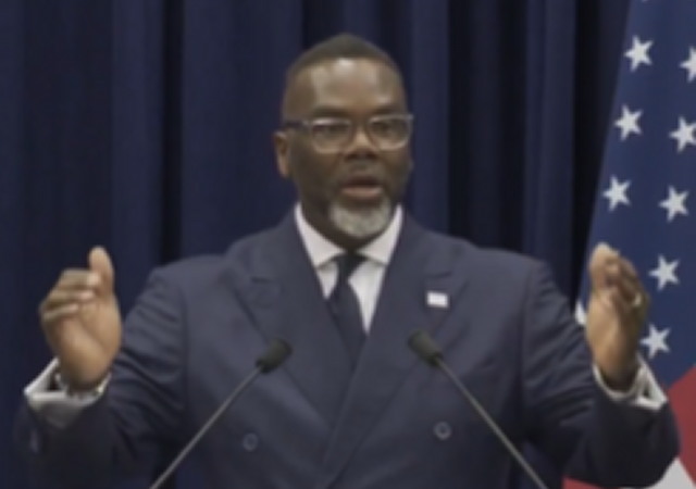 chicago-mayor-brandon-johnson-calls-for-reparations-and-claims-restaurants-are-tied-to-slavery-in-bizarre-rant-(video)