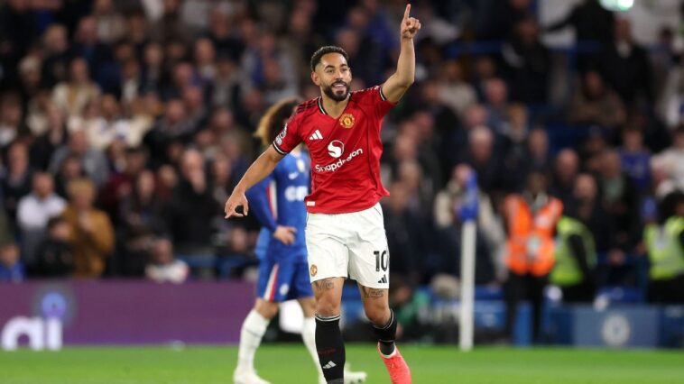 man-united-beat-chelsea,-spurs-let-lead-slip