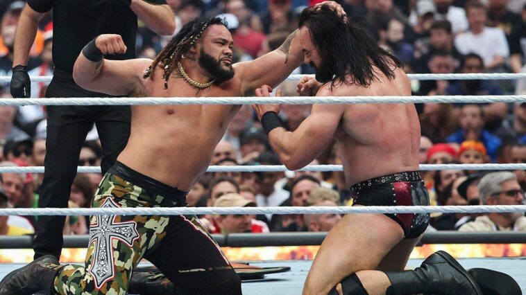 jacob-fatu-puts-drew-mcintyre-in-the-‘rear-view’-in-unsanctioned-match-at-wrestlemania-42
