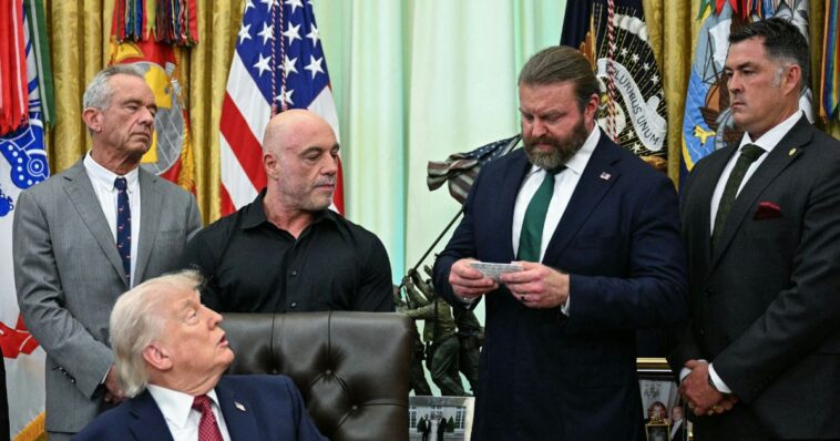 trump’s-quick-reply-to-joe-rogan’s-text-message-brought-him-to-the-white-house:-‘do-you-want-fda-approval?’