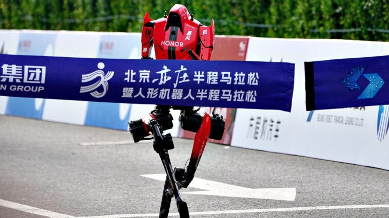 chinese-robot-breaks-human-world-record-in-beijing-half-marathon