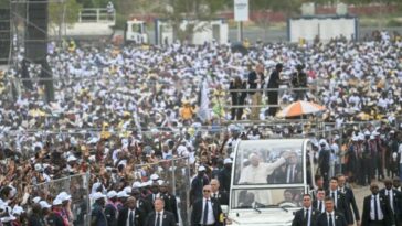 100,000-attend-open-air-mass-by-pope-leo-xiv-in-angola